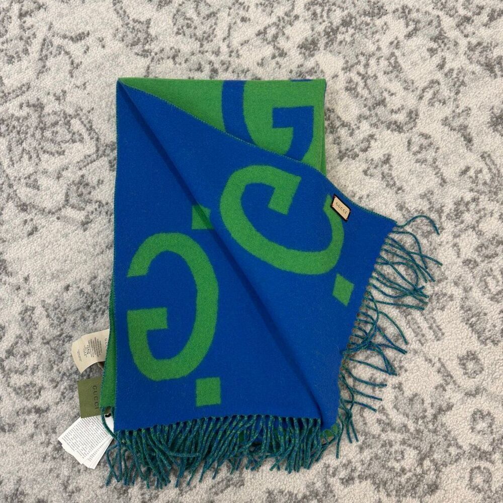 Gucci Printed Wool Scarf 🔴 - Picture 9 of 10